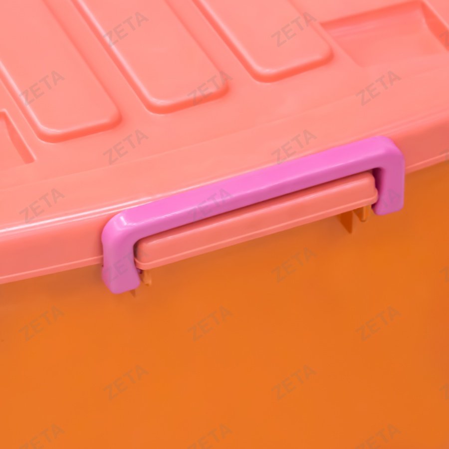 Контейнер с крышкой на колесиках, цветной (53 л.)