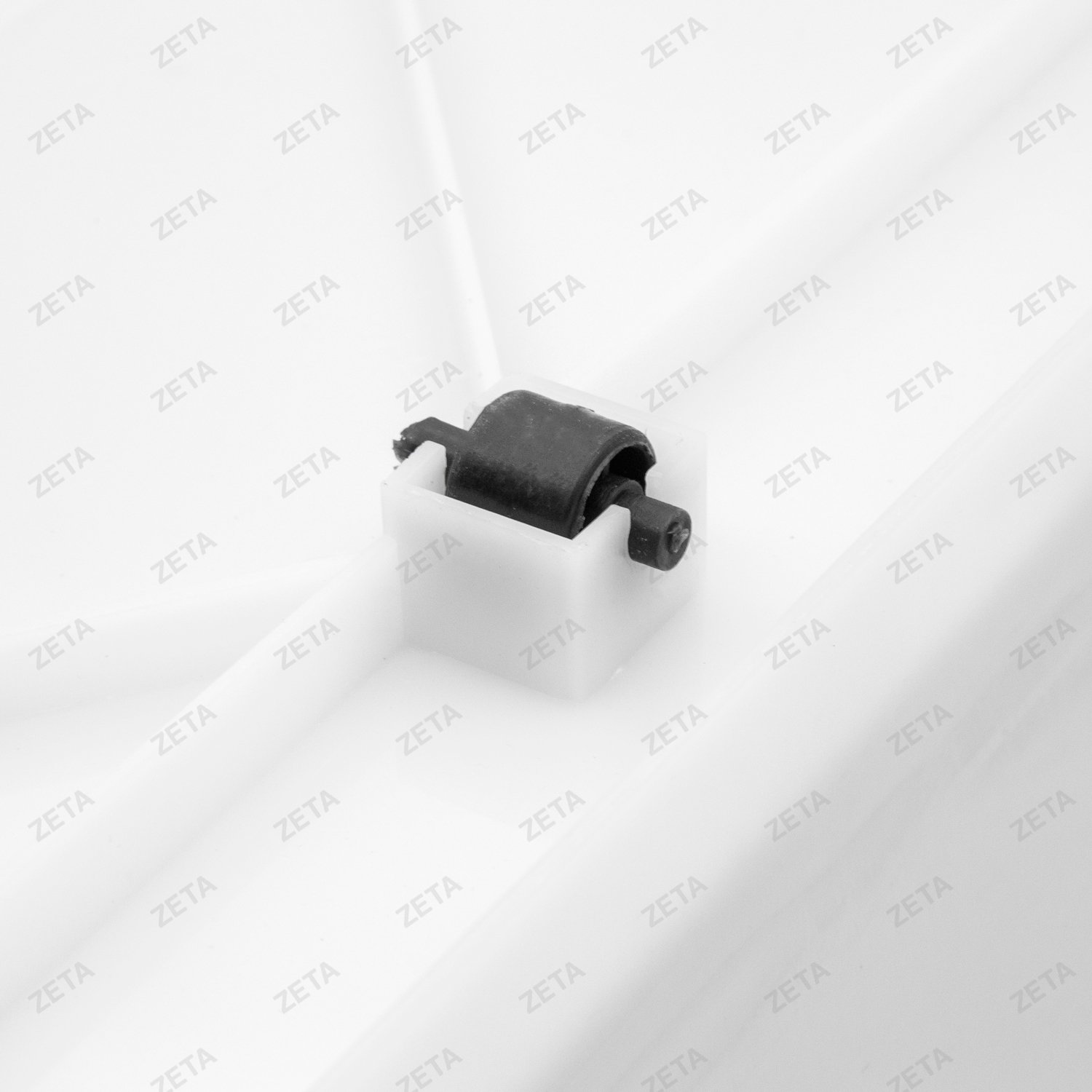 Контейнер 32 л пищ. с крышкой цвет. (на колесиках) м/п